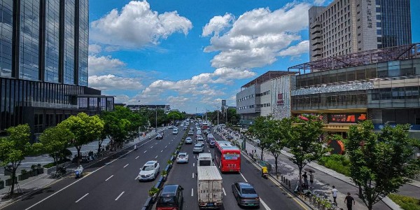 支持車企等探索智能網聯汽車地理信息數據眾源采集